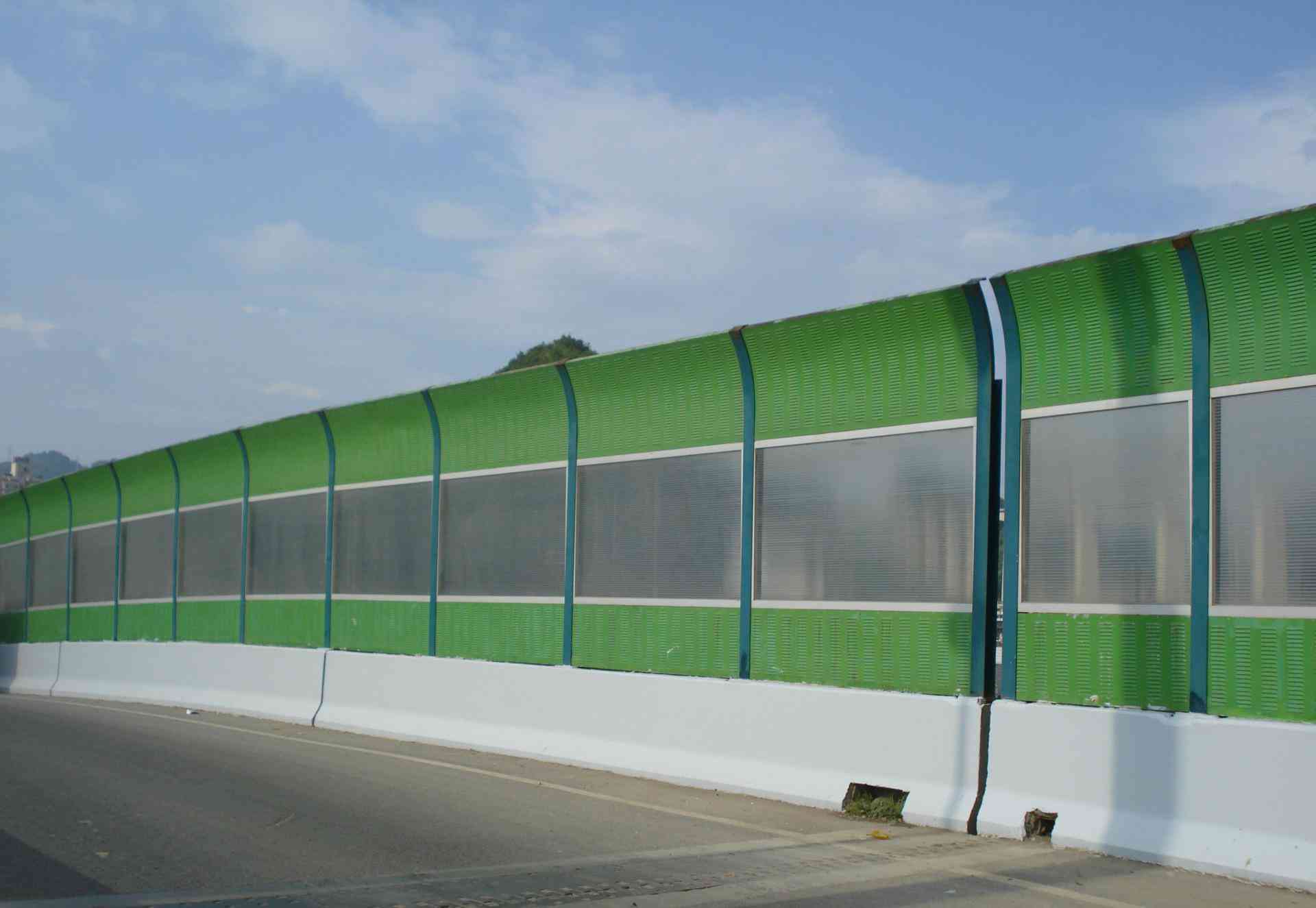 <a href=http://m.on-q.net/news_article?news_id=139>公路聲屏障</a>